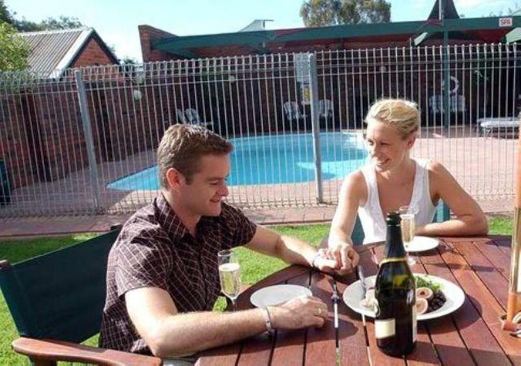 Echuca Nirebo Motel Luaran gambar